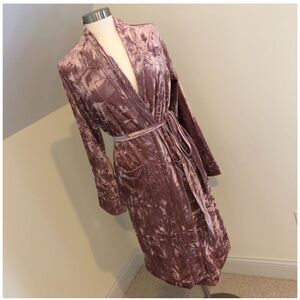 Daydream Berkshire Home crushed velvet pink robe medium